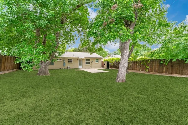 $2,600 | 8635 Ashcroft Avenue, Dallas, TX 75243