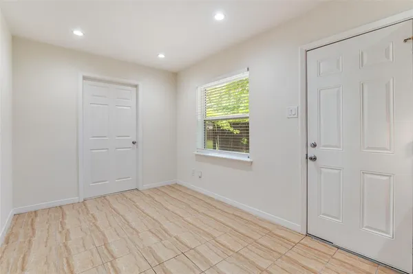 $2,600 | 8635 Ashcroft Avenue, Dallas, TX 75243