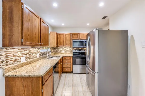 $2,600 | 8635 Ashcroft Avenue, Dallas, TX 75243