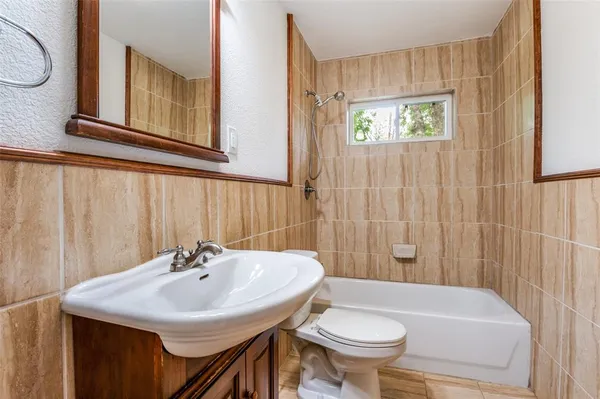 $2,600 | 8635 Ashcroft Avenue, Dallas, TX 75243