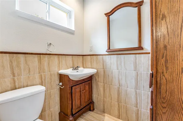 $2,600 | 8635 Ashcroft Avenue, Dallas, TX 75243