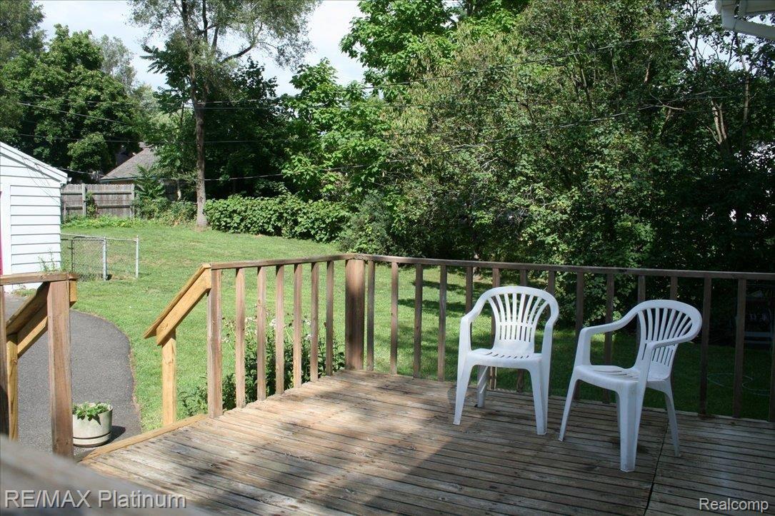5810 Crescent Road Waterford, MI 48327 - Photo 6 of 10 prvt deck