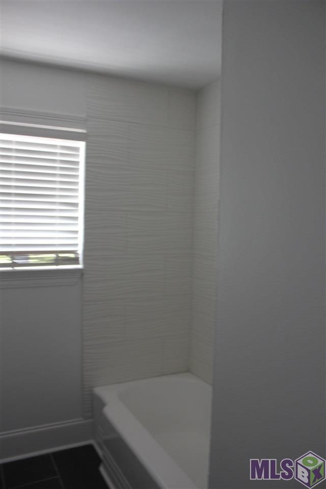 4135 Strand Drive Baton Rouge, LA 70809 - Photo 15 of 21 Full Hall Bathroom
