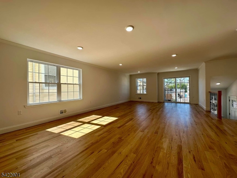 137 Court Street Elizabeth Port, NJ 07206 - Photo 13 of 16