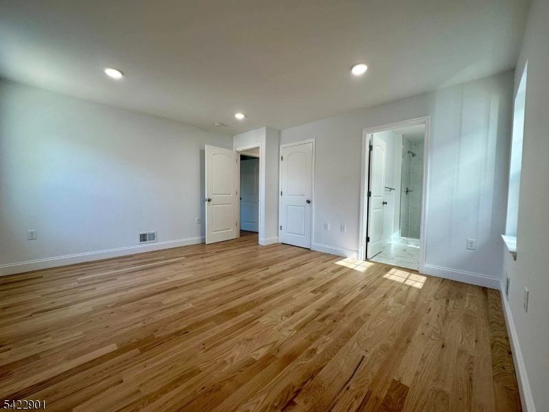 137 Court Street Elizabeth Port, NJ 07206 - Photo 6 of 16