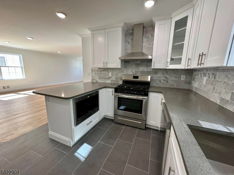 137 Court Street Elizabeth Port, NJ 07206 - Photo 7 of 16