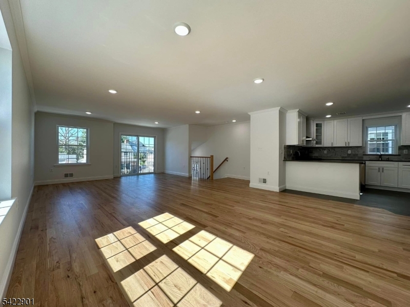 137 Court Street Elizabeth Port, NJ 07206 - Photo 8 of 16