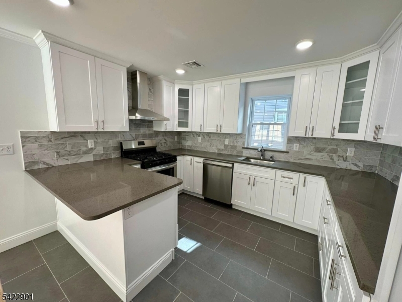 137 Court Street Elizabeth Port, NJ 07206 - Photo 10 of 16