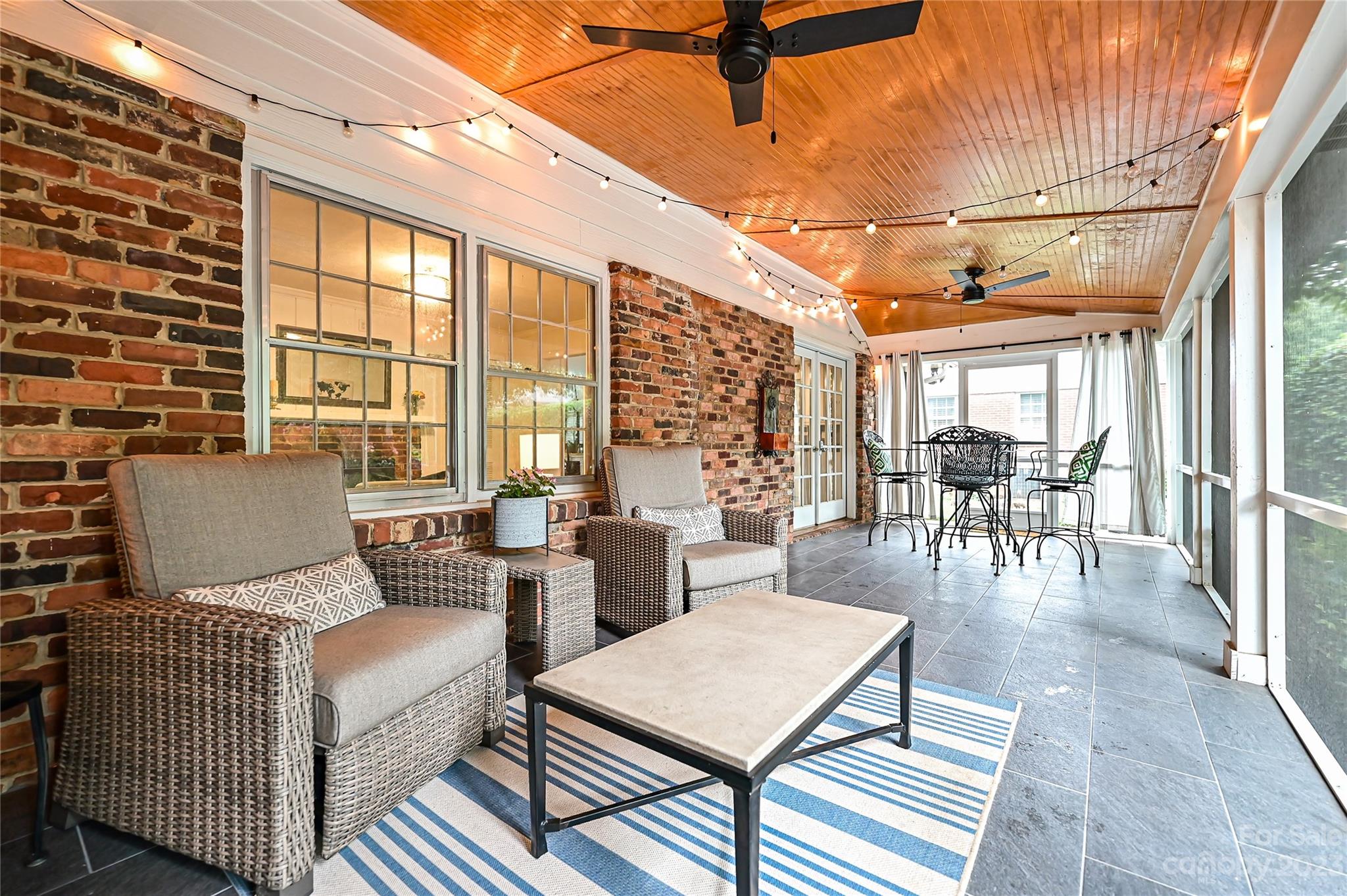 5511 Valley Forge Road Charlotte, NC 28210 - Photo 19 of 22 a living room with furniture and a window