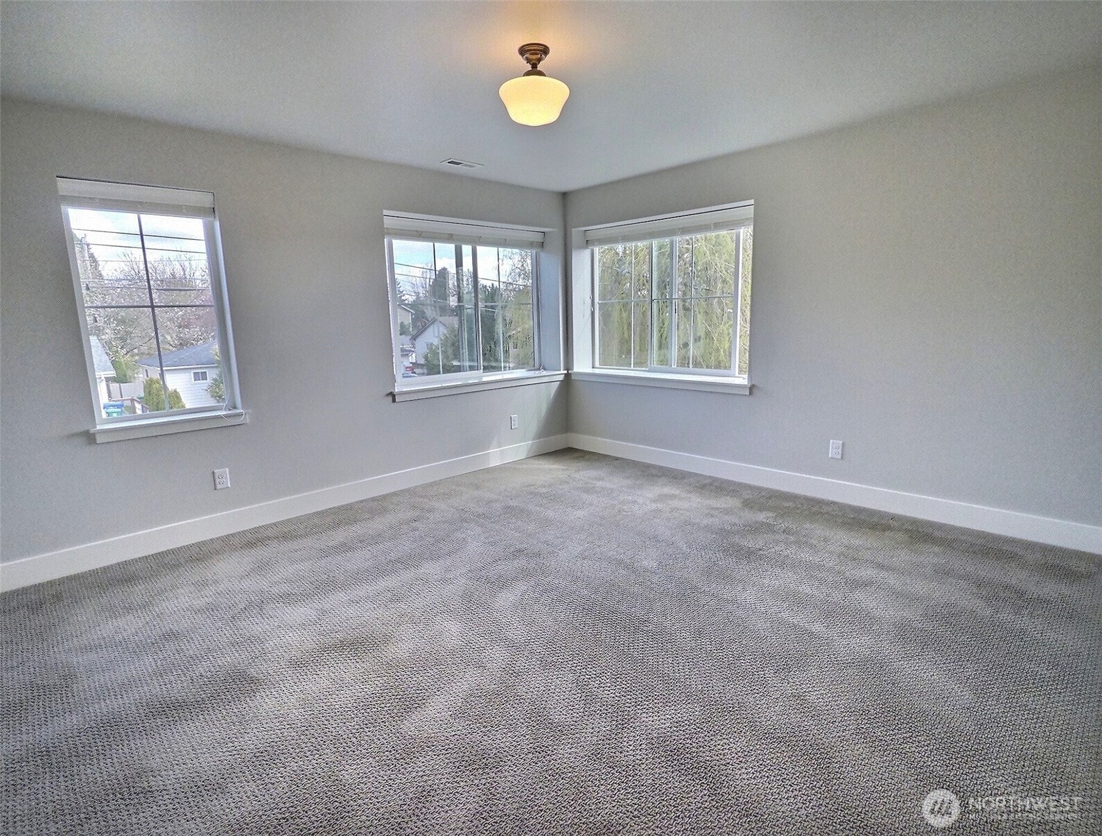 745 North 101st Street Seattle, WA 98133 - Photo 15 of 36