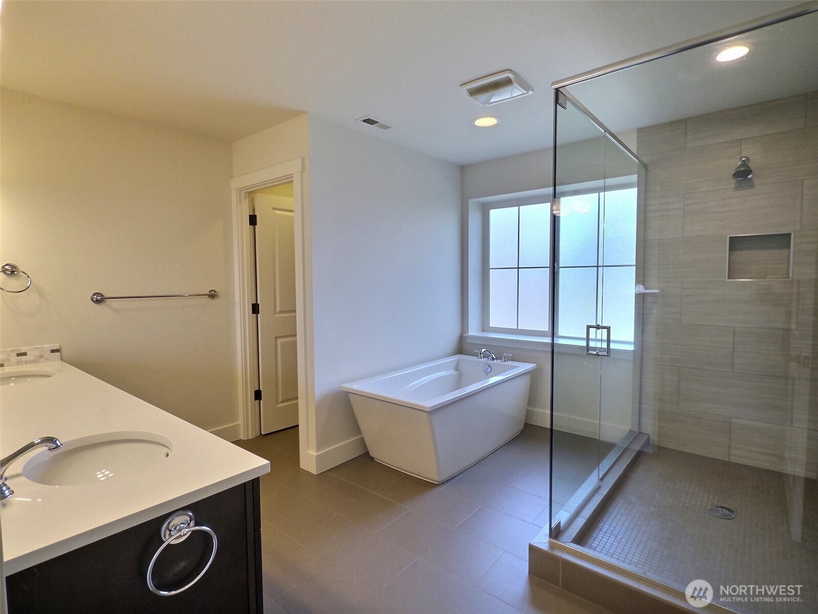 745 North 101st Street Seattle, WA 98133 - Photo 17 of 36