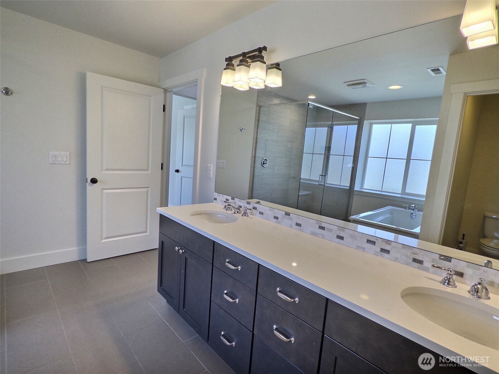 745 North 101st Street Seattle, WA 98133 - Photo 19 of 36