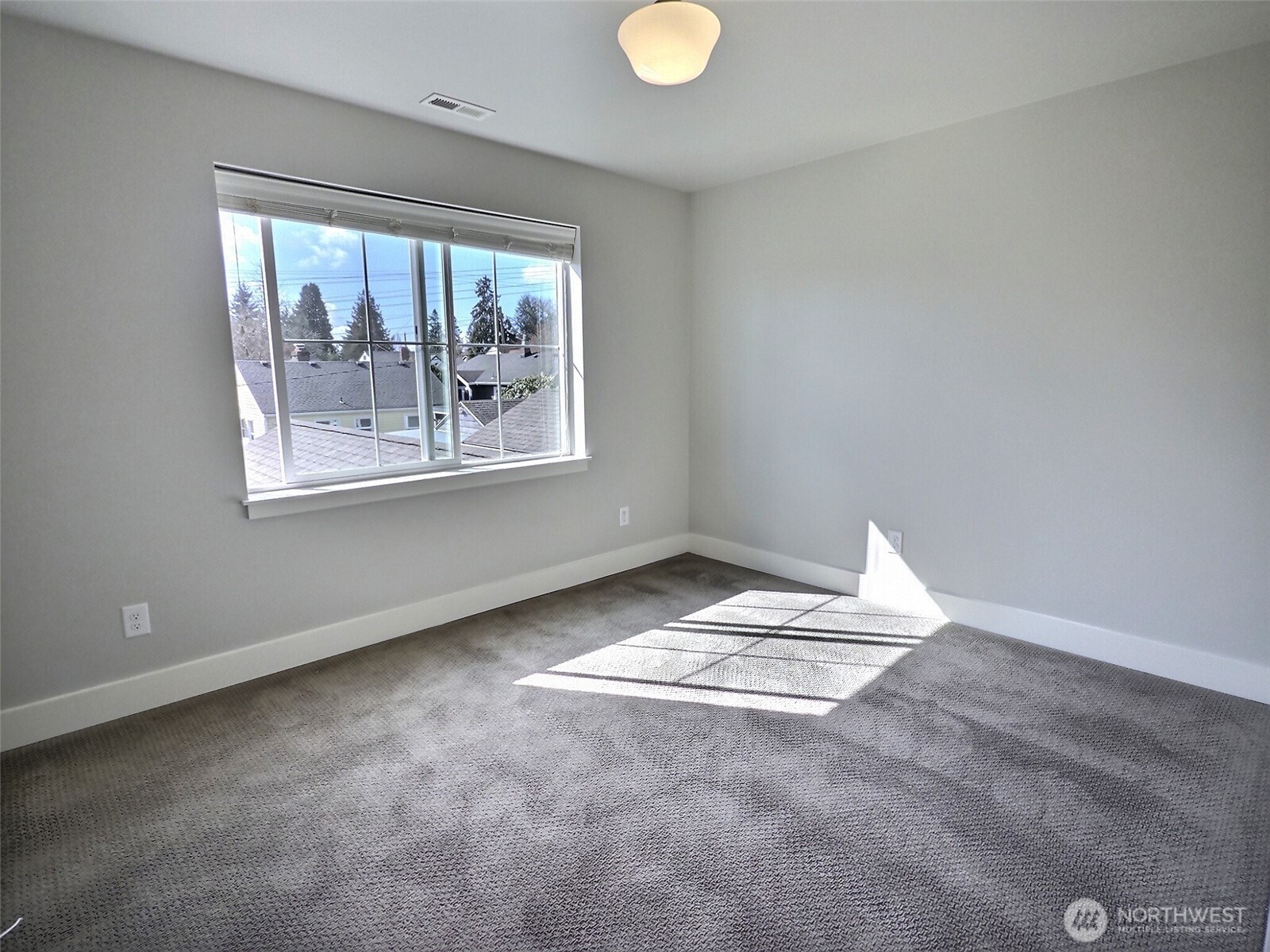 745 North 101st Street Seattle, WA 98133 - Photo 22 of 36