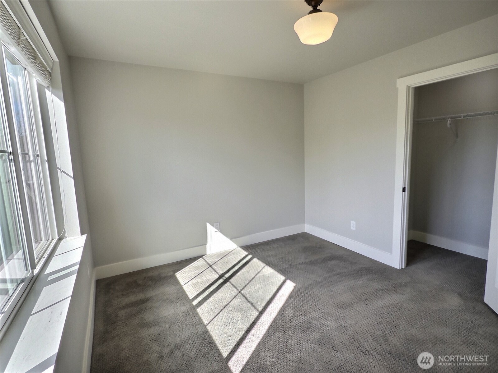 745 North 101st Street Seattle, WA 98133 - Photo 23 of 36