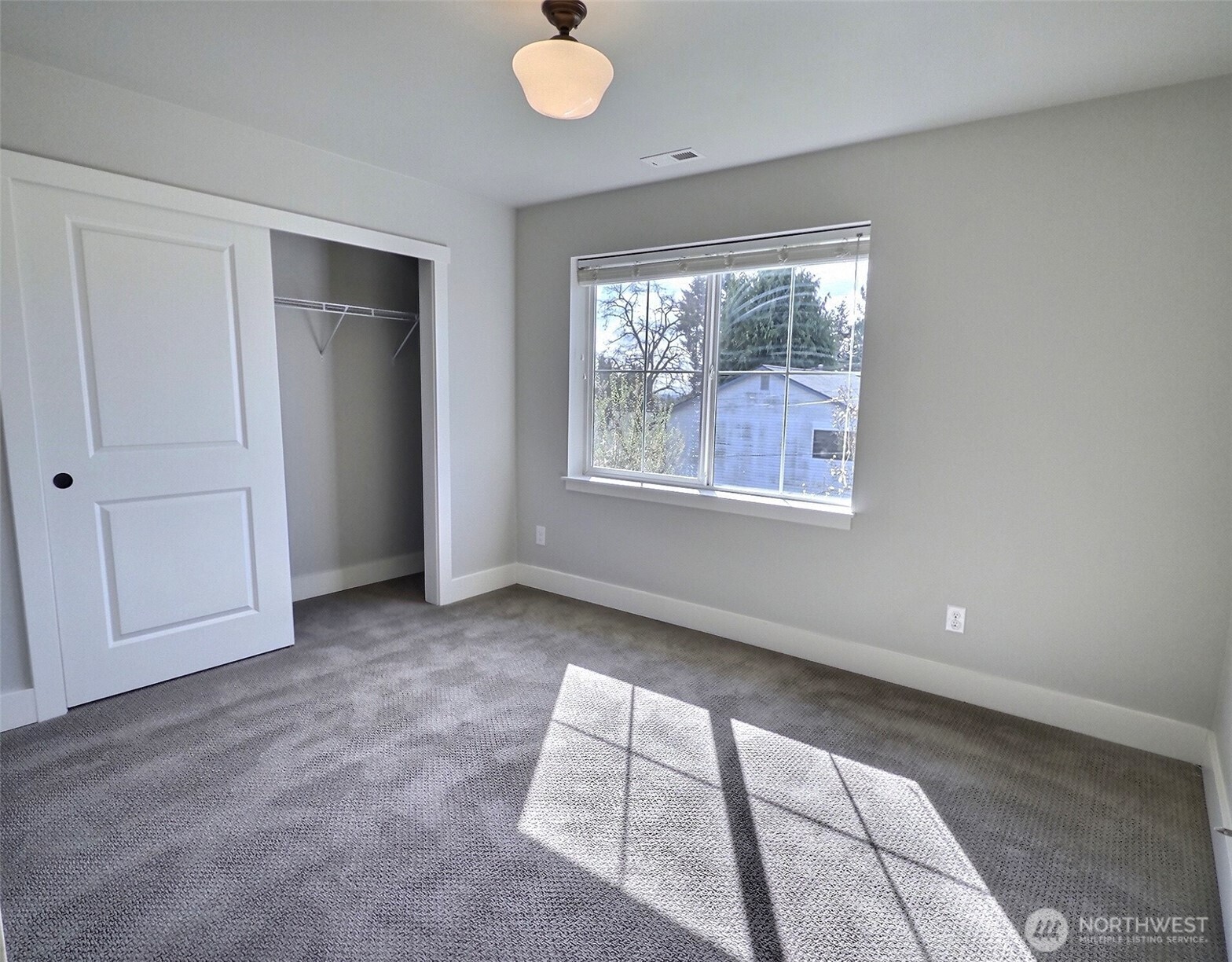 745 North 101st Street Seattle, WA 98133 - Photo 25 of 36