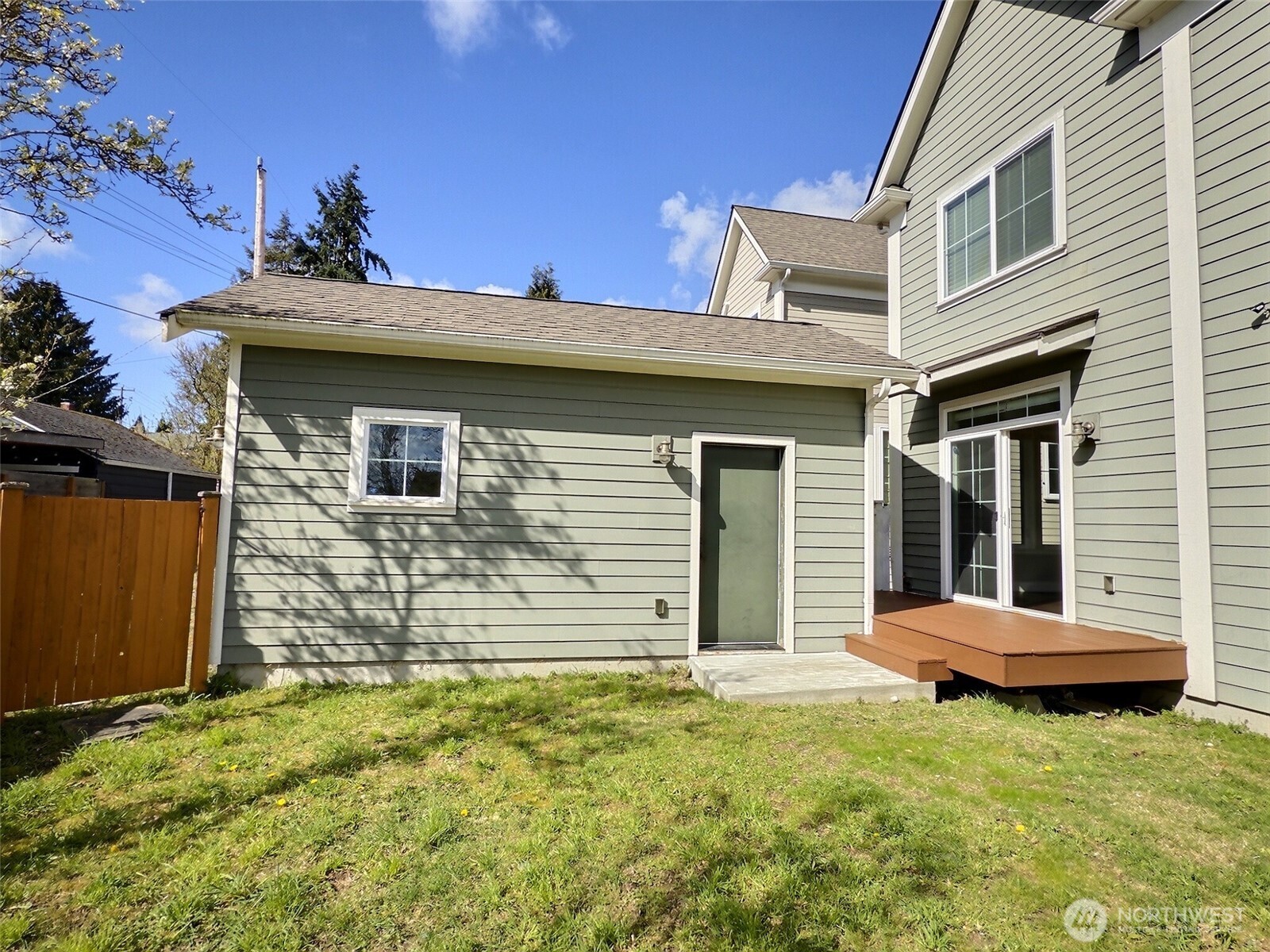 745 North 101st Street Seattle, WA 98133 - Photo 33 of 36