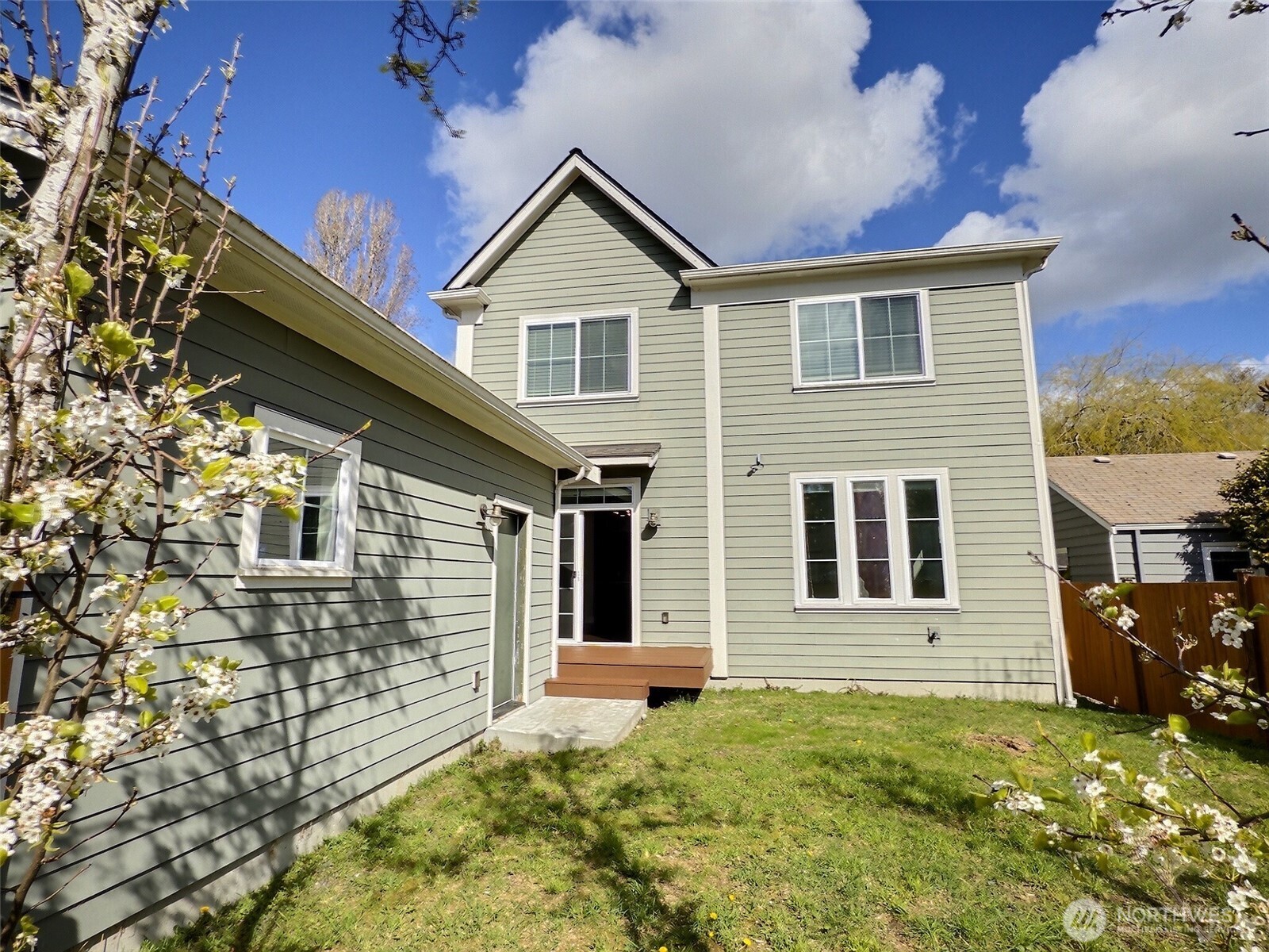 745 North 101st Street Seattle, WA 98133 - Photo 34 of 36