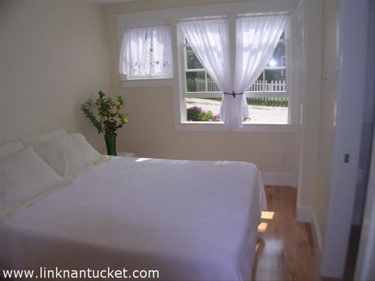 23 R Bank Street Nantucket, MA 02554 - Photo 8 of 11 Gallery Image 8
