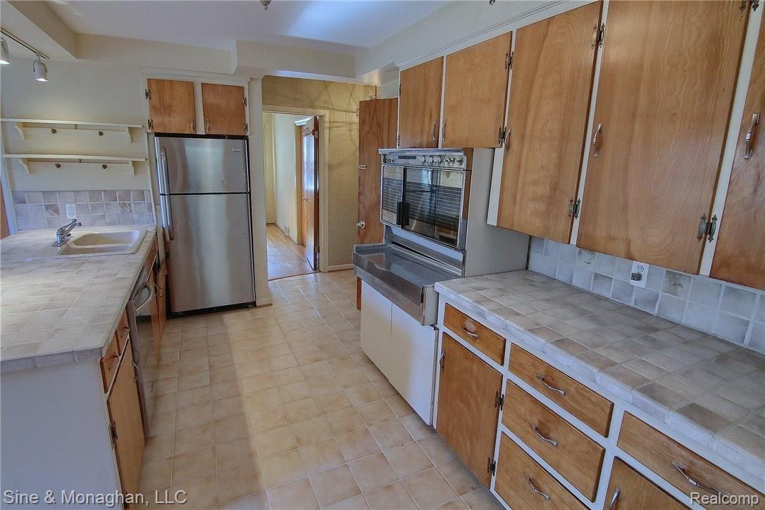 150 Lewiston Road Grosse Pointe, MI 48236 - Photo 9 of 37 Kitchen_2nd_View.jpg