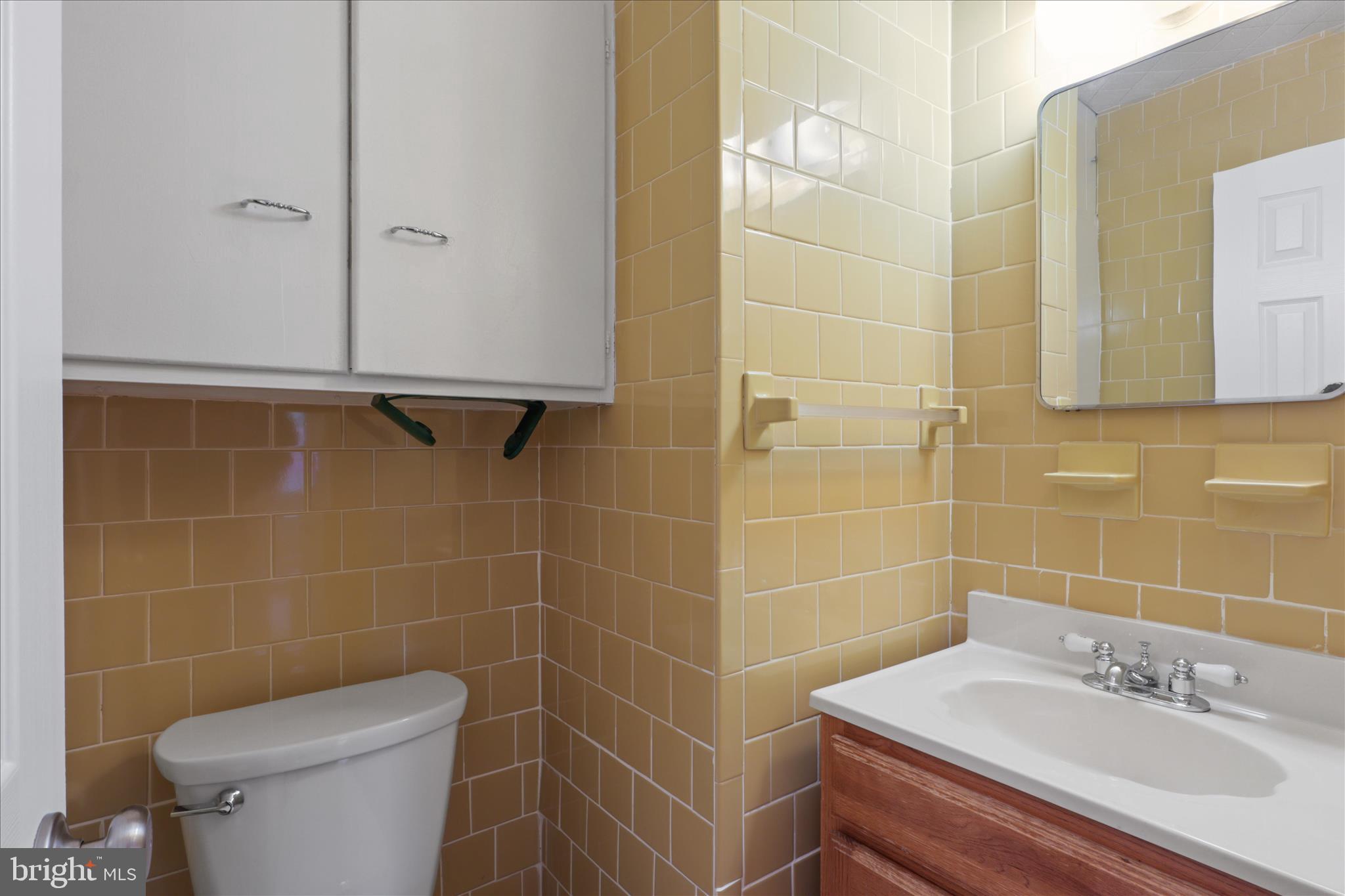 4017 Arcadia Road Alexandria, VA 22312 - Photo 18 of 25 a bathroom with a sink a toilet and a mirror