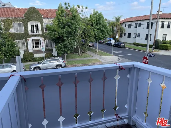 $2,495 | 368 North Genesee Avenue, Unit 2, Los Angeles, CA 90036