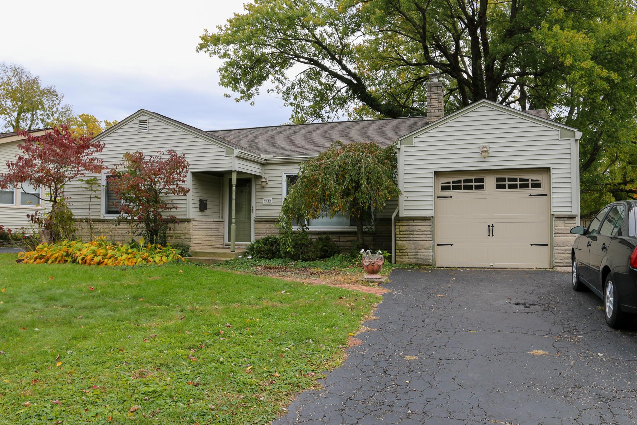 2011 Ridgecliff Road Upper Arlington, OH 43221 - Photo 4 of 32 IMG_4778