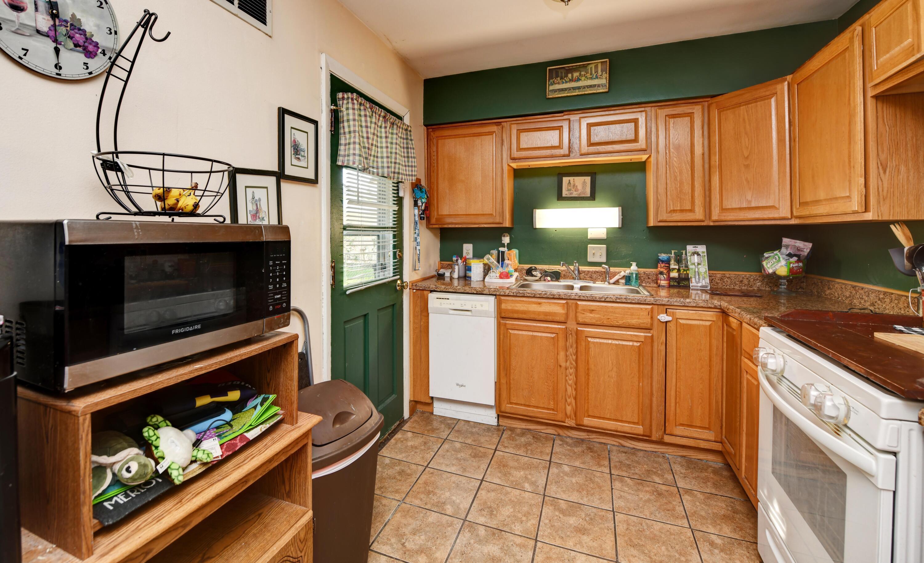 681 Roth Avenue Columbus, OH 43228 - Photo 8 of 27 Kitchen (2)