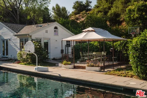 $2,599,000 | 1520 Bonnell Drive, Topanga, CA 90290