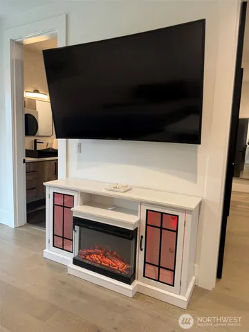 $2,500 | 829 South 242nd Street, Unit B, Des Moines, WA 98198