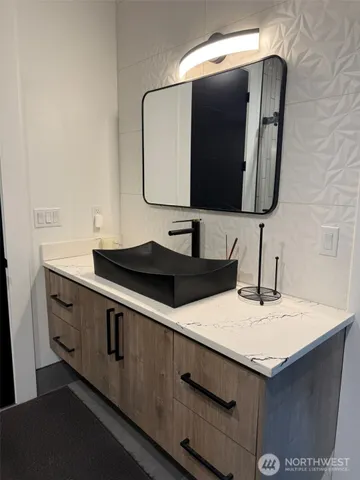 $2,500 | 829 South 242nd Street, Unit B, Des Moines, WA 98198