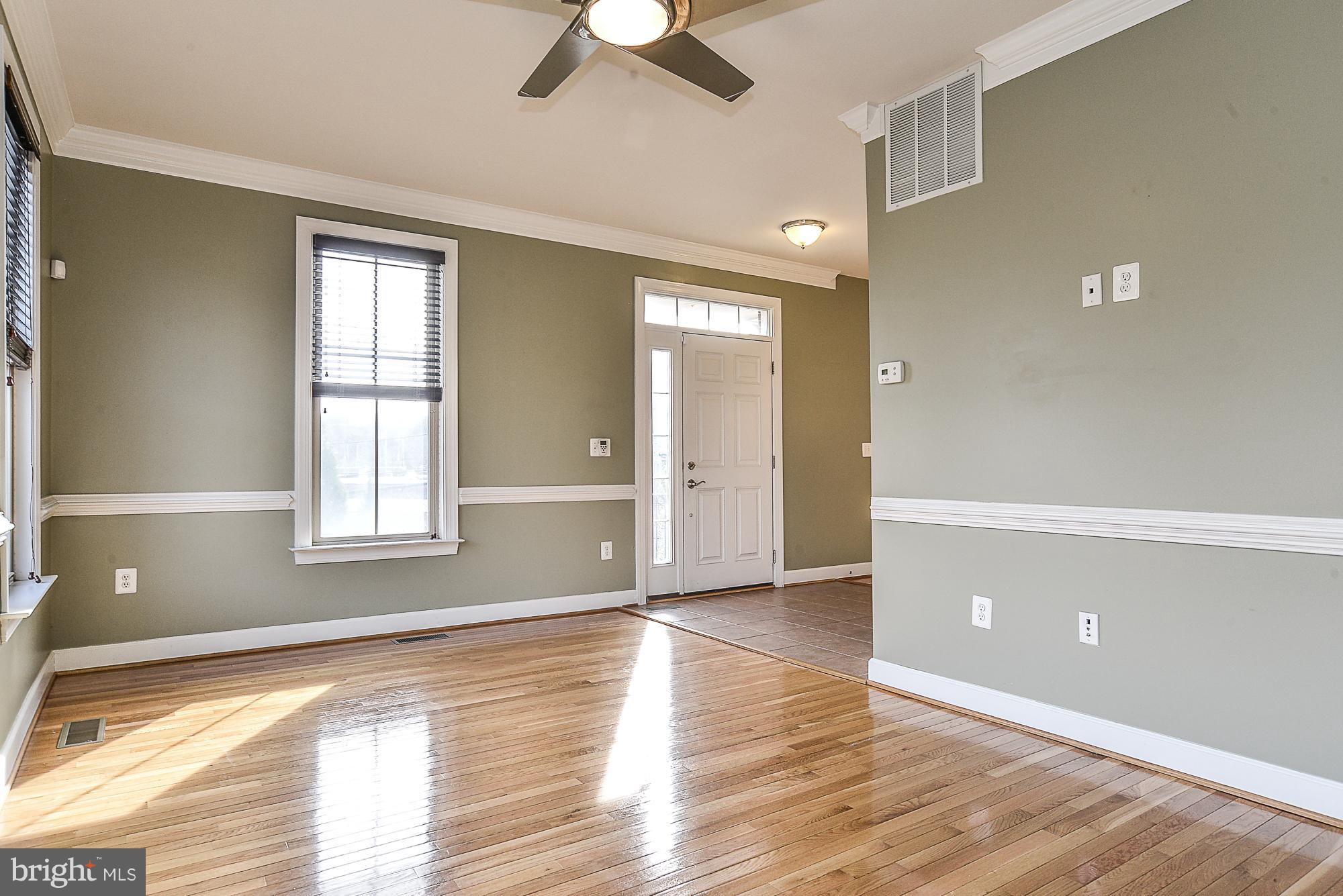 3300 Kemper Road Arlington, VA 22206 - Photo 14 of 30 Living Room w/ hardwood floors ceiling fan