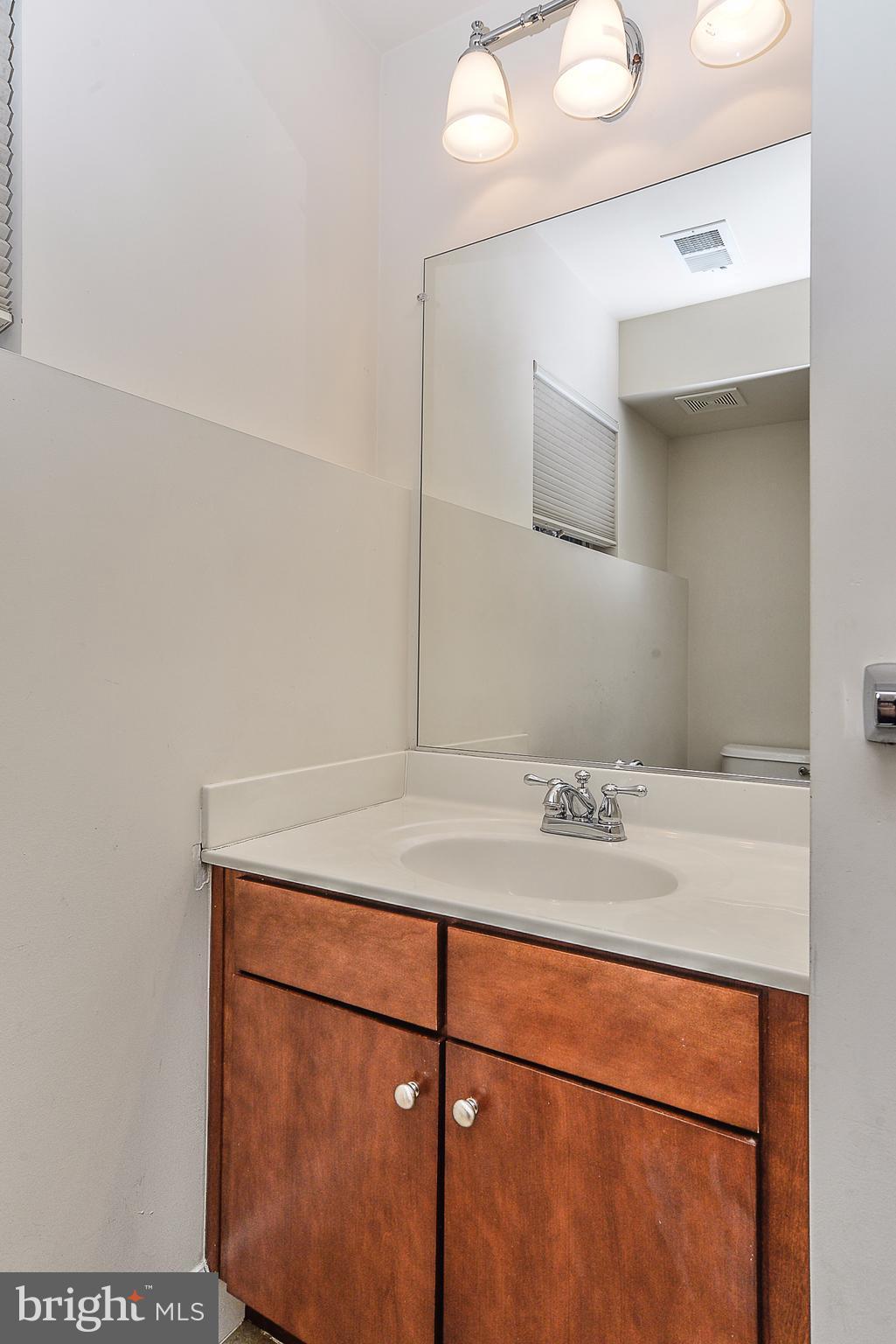3300 Kemper Road Arlington, VA 22206 - Photo 22 of 30 Main level Half Bath