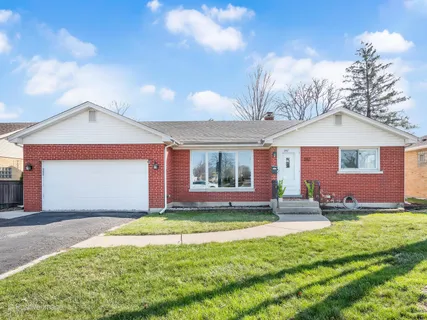 $535,000 | 392 East St Charles Road, Elmhurst, IL 60126