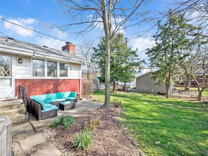 $535,000 | 392 East St Charles Road, Elmhurst, IL 60126