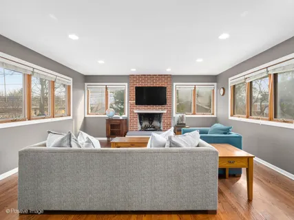 $535,000 | 392 East St Charles Road, Elmhurst, IL 60126