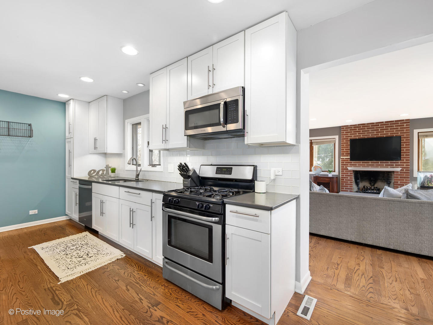 392 East St Charles Road Elmhurst, IL 60126 - Photo 7 of 27