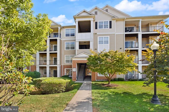 $215,000 | 19625 Galway Bay Circle, Unit 103, Germantown, MD 20874