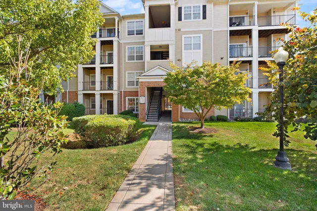 $215,000 | 19625 Galway Bay Circle, Unit 103, Germantown, MD 20874