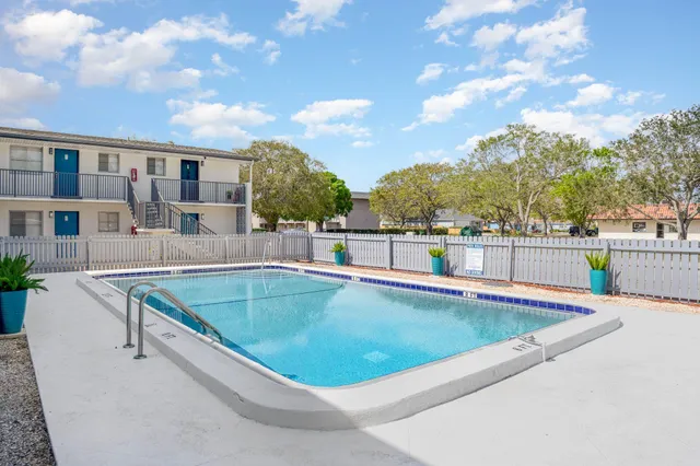 $1,275 | 115 Seminole Avenue West, Unit 211, Melbourne, FL 32901