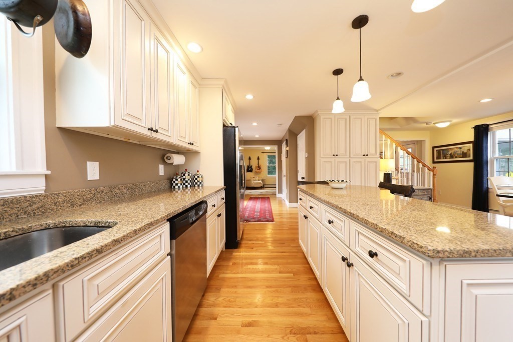 987 Edgell Road Framingham, MA 01701 - Photo 10 of 42