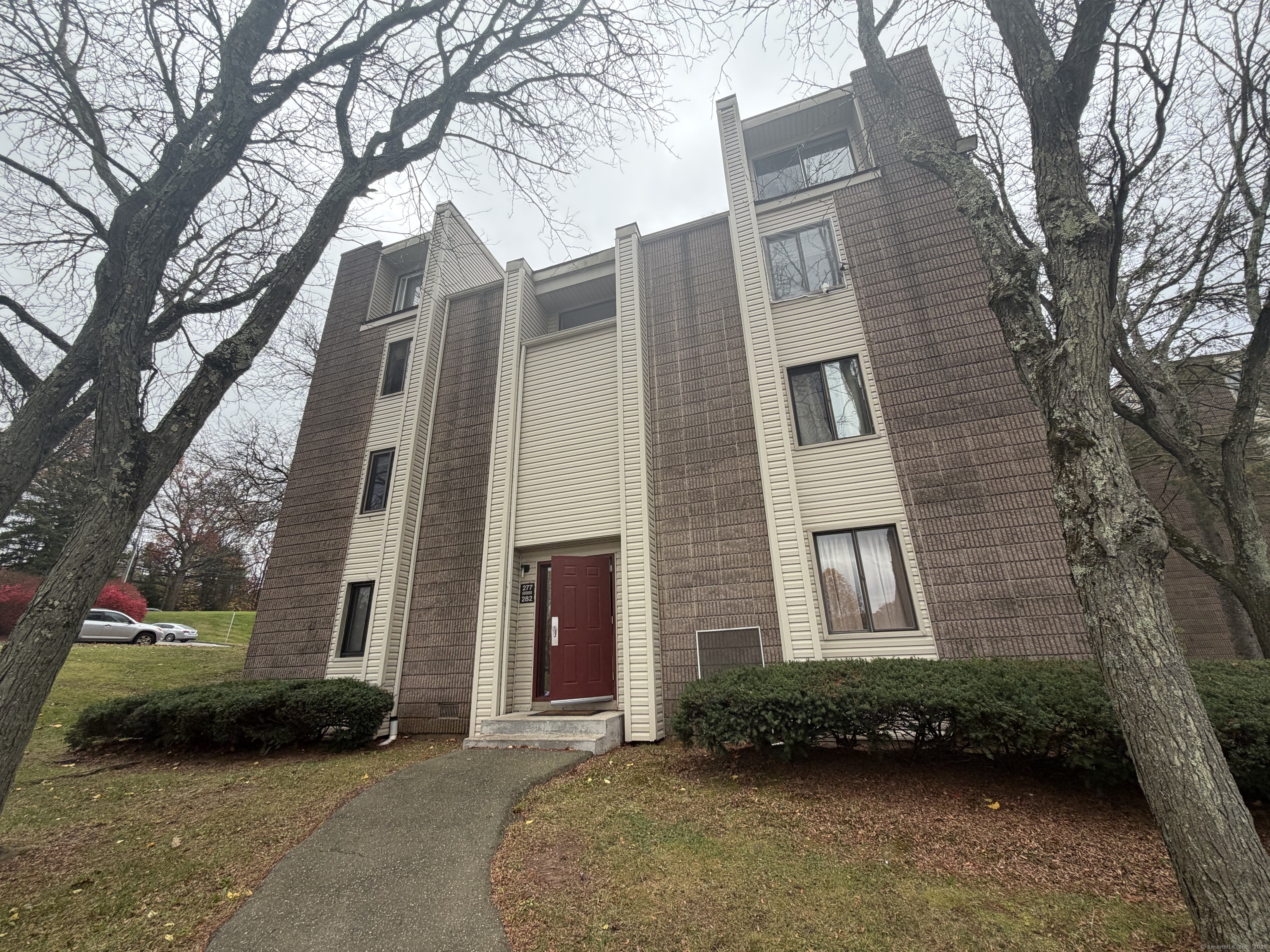 280 Burgundy Hill Lane, Unit 280 Middletown, CT 06457 - Photo 1 of 9 a front view of a house with a garden