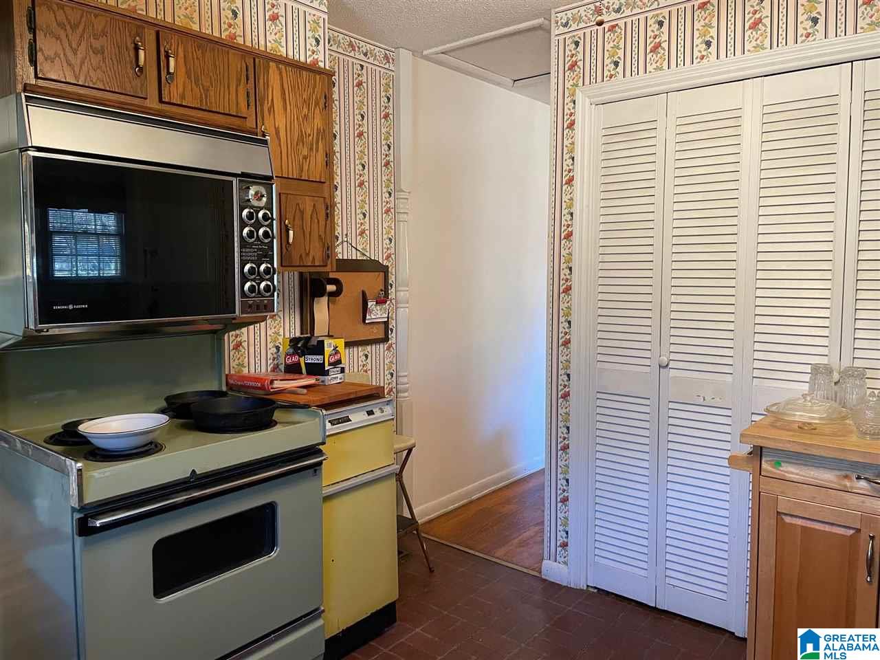 400 Ridge Avenue Bessemer, AL 35020 - Photo 4 of 26