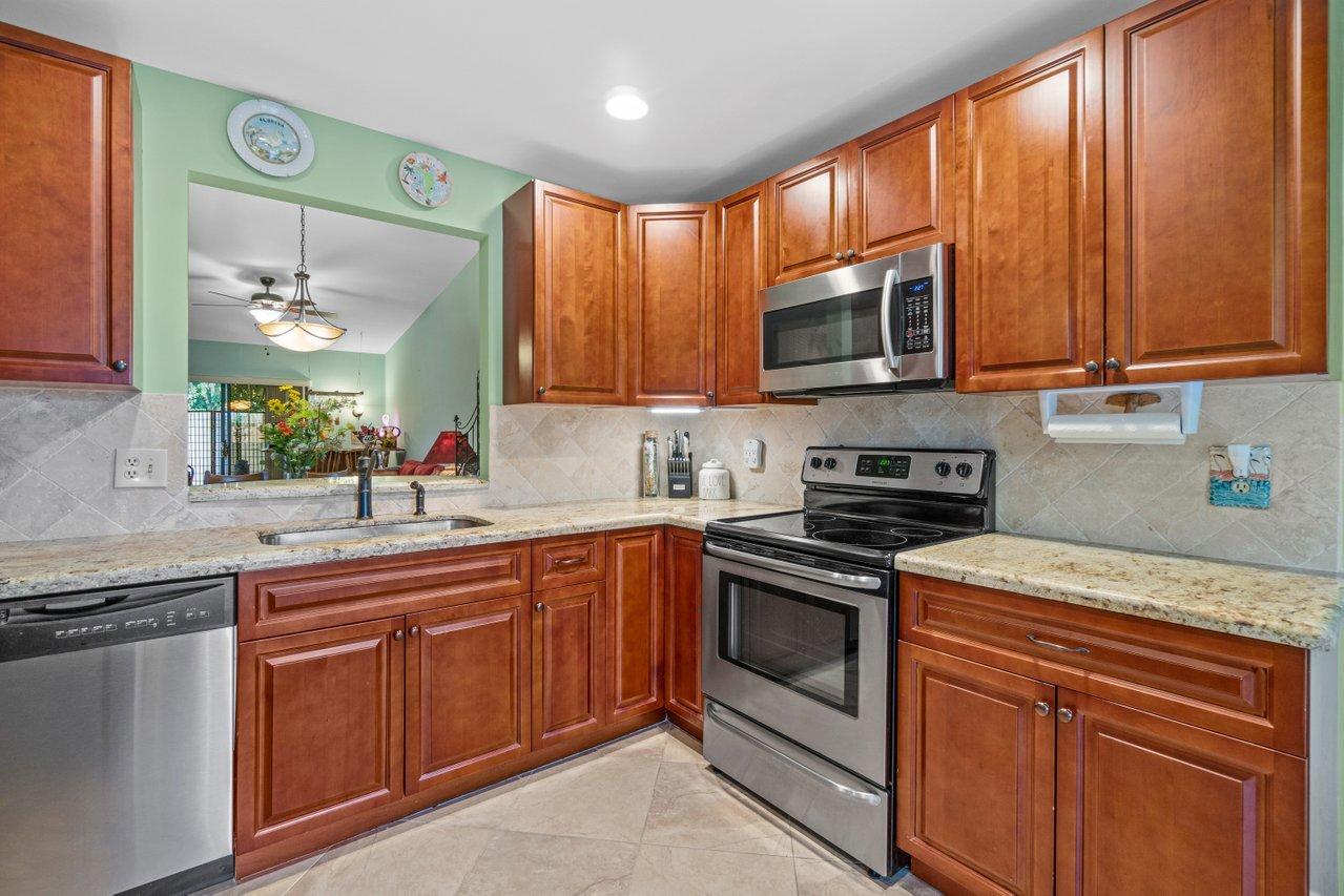 10948 Hidden Lake Place Boca Raton, FL 33498 - Photo 9 of 38 010-10948HiddenLakePlace-BocaRaton-FL-33