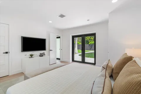 $1,187,999 | 4721 Bayview Drive, Fort Lauderdale, FL 33308