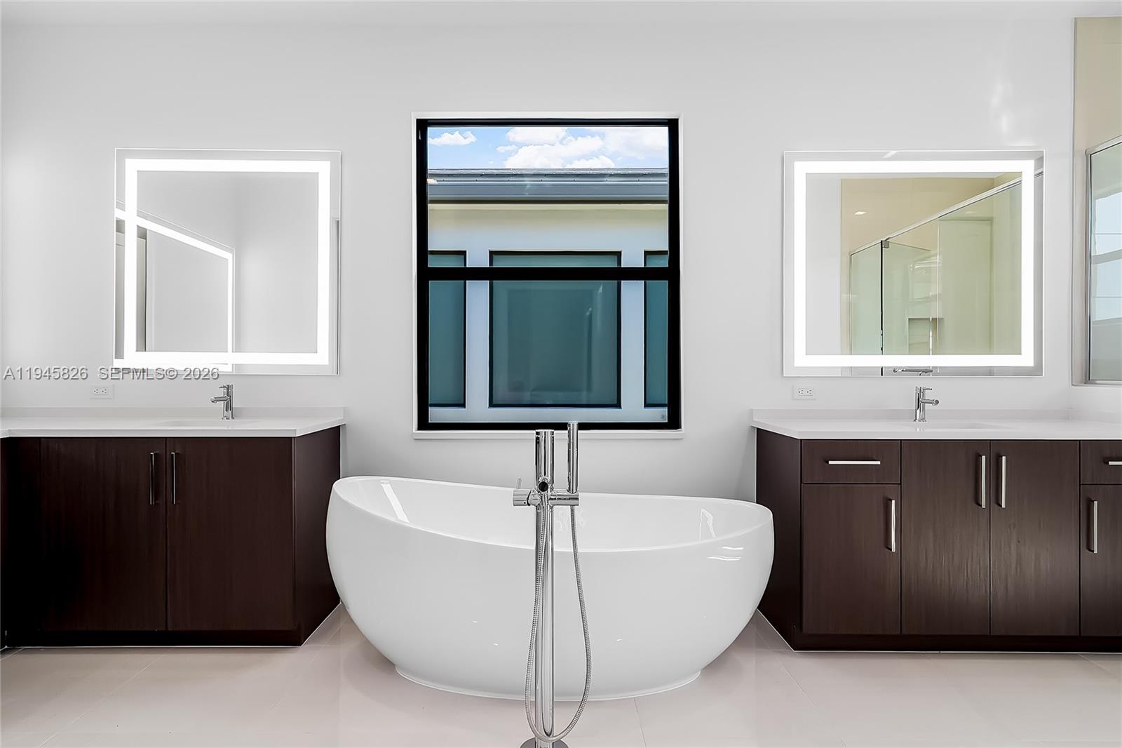 9362 Tulip Leaf Court Boca Raton, FL 33434 - Photo 52 of 80 a bathroom with a bathtub sink and mirror