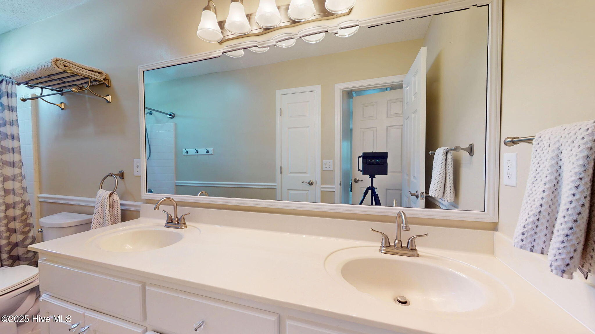 5410 Trade Winds Road New Bern, NC 28560 - Photo 22 of 66 Primary Bath