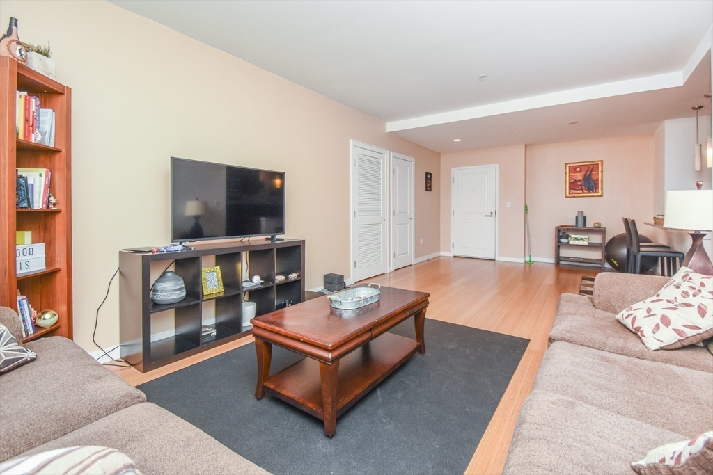 16 Miner Street, Unit 303 Boston, MA 02215 - Photo 11 of 20