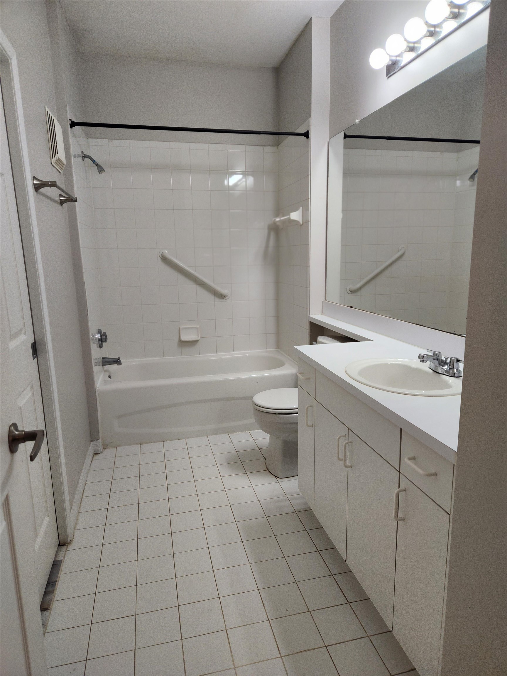 510 Florida Club Boulevard, Unit 101 St. Augustine, FL 32084 - Photo 19 of 37 a bathroom with a sink a toilet and shower