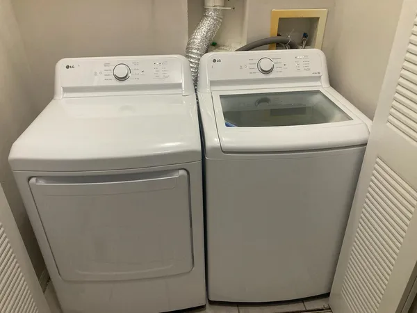 a close up view of a washer and dryer