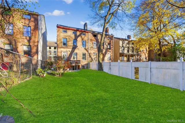 a view of front door and small yard